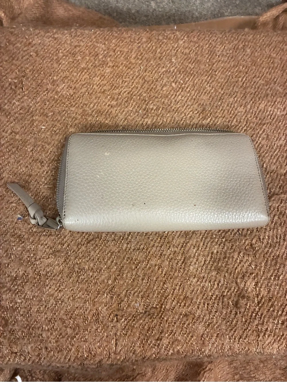 Tory Burch Pebbled Zip-Around Continental Wallet in French Grey - Picture 2 of 5